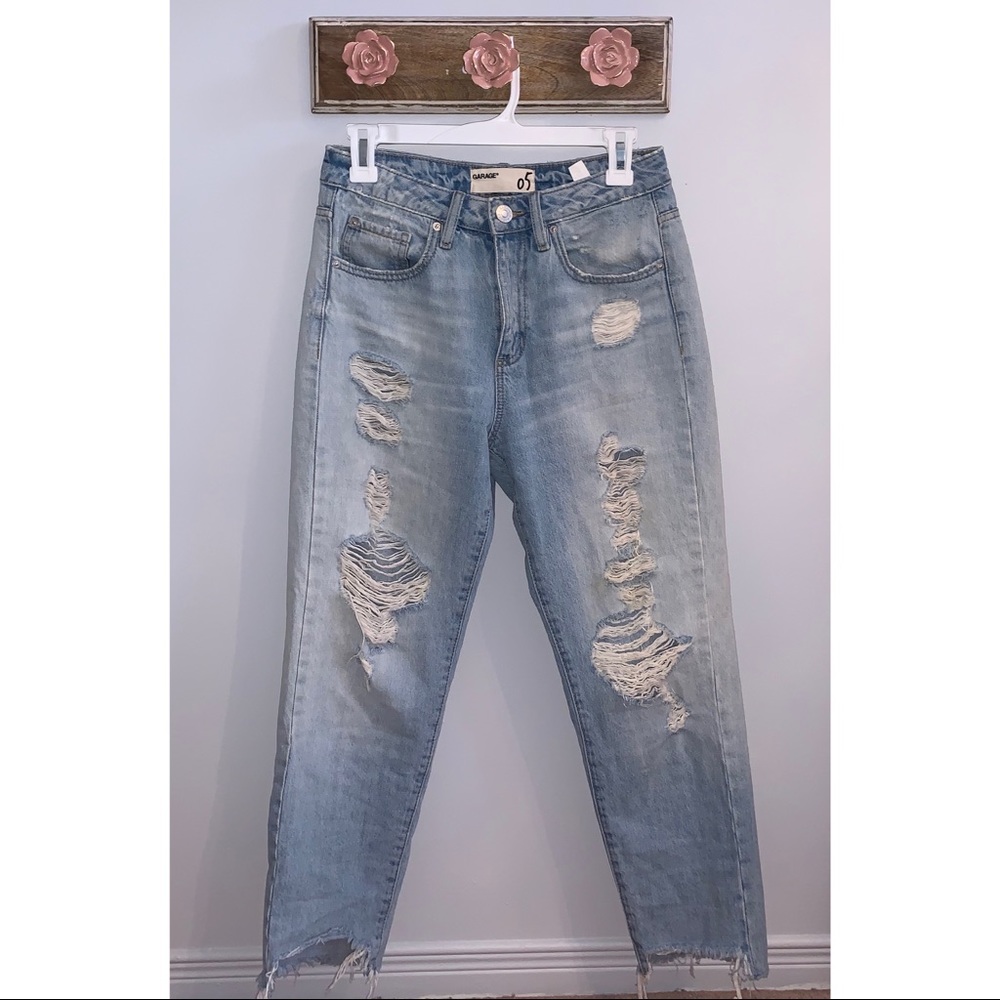~SOLD~ Garage Ripped Mom Jeans